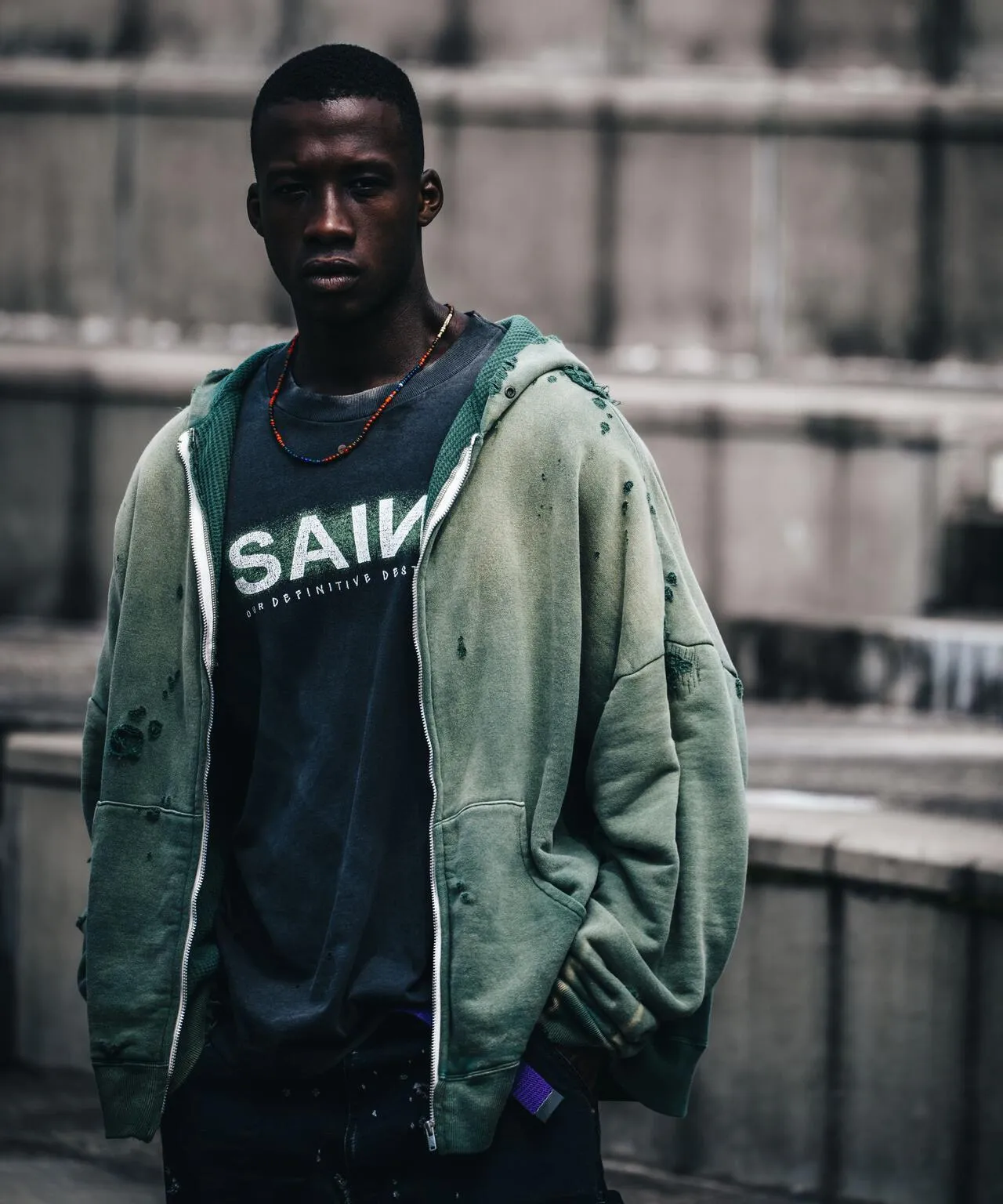 SAINT Mxxxxxx DBL FACE ZIP UP HOODIE/GREEN Double-layer destroyed waffle zipper jacket, washed green S-XL, a style that has been used in the summer. After continuous fine polishing, it has finally been shipped. The finished product is simply a work of art. Super heavy washing and distressing. Multiple water fades. Excessive hand-made wormhole destruction processing. Deconstruction and reorganization embroidery technology. Custom-made zippers with LOGO. The color details of the zipper webbing are also correct. Original grade fruit main label and wash water label. Top purchasing grade. A layer of waffle fabric is added to the inner lining to make the overall texture stronger and increase the comfort and warmth of the wearer.